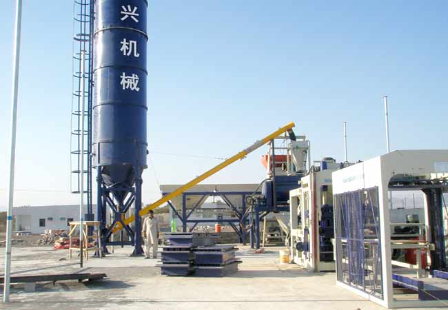 沙特阿拉伯6型砌塊成型機(jī)客戶現(xiàn)場(chǎng)